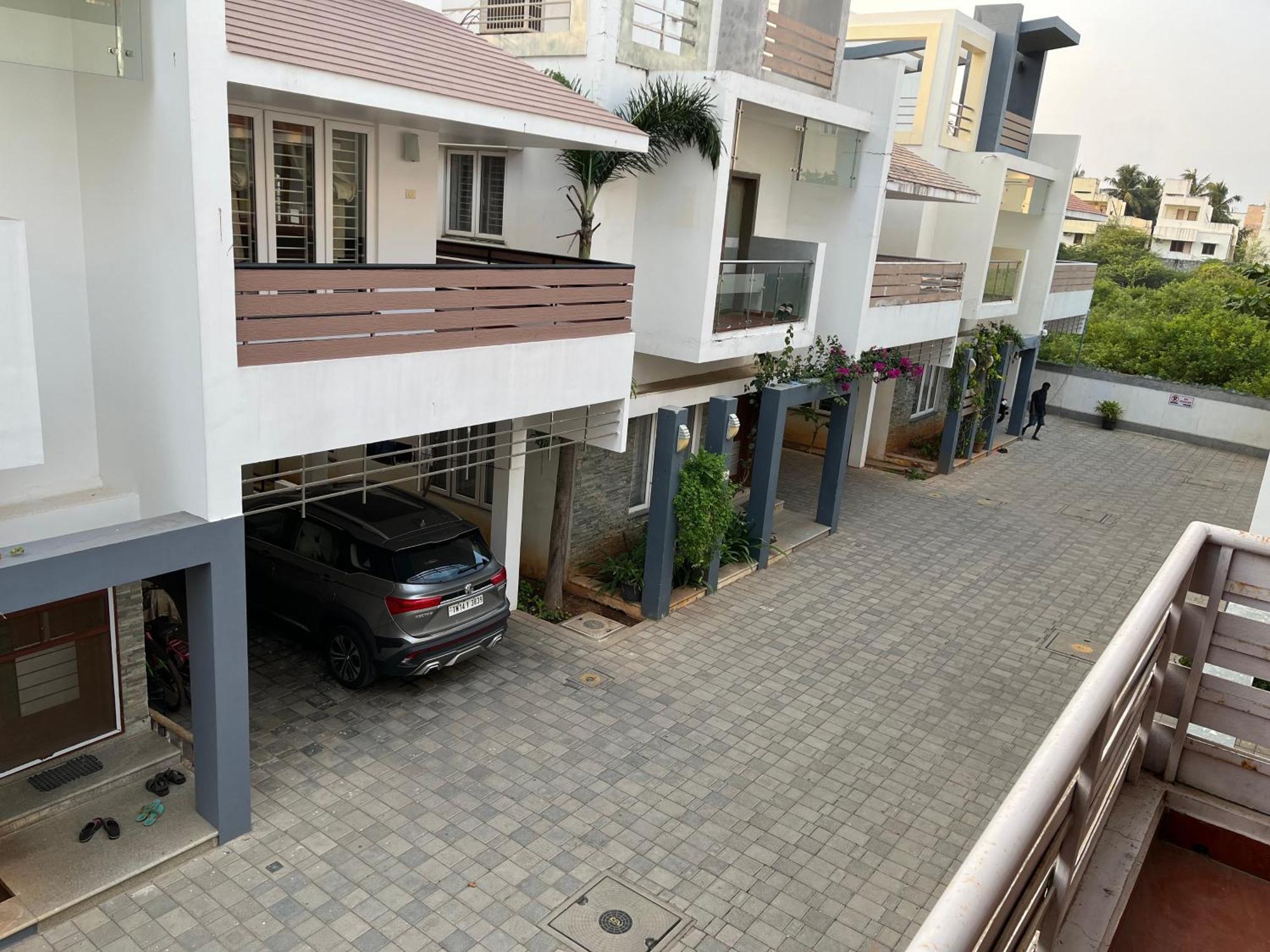Avuraa Hospitality India Hotel Chennai Exterior photo